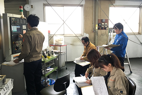 マシニングセンターの多能工化の様子写真3