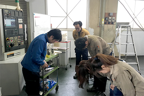 マシニングセンターの多能工化の様子写真4